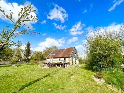 Einfamilienhaus mit 4,5 Zimmern auf 3.500 m² Grundstück mit Einbauküche und Sauna...!!!