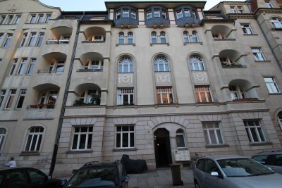 Johannstadt: Schöne 4 Raum-Whg mit Holzdielung A31 4.OG re E9