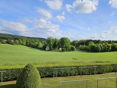 Preiswerte 2-Zimmer-Wohnung mit Balkon und direktem Blick auf die Talsperre Pöhl