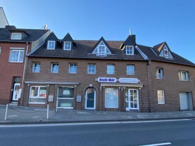 **moderne 4-Zimmerwohnung mit Küche**