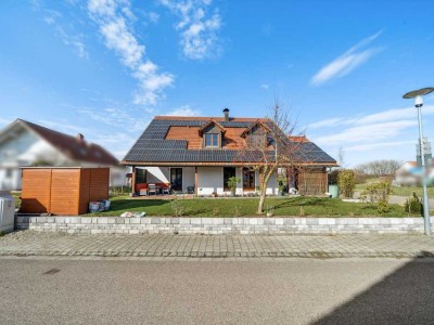 ERBPACHT: Familienfreundliches Traumhaus mit Einliegerwohnung und wunderschönem Garten in Neustadt