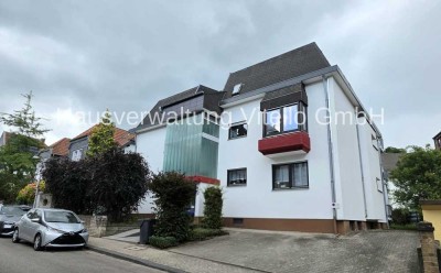 Schöne Dachgeschosswohnung mit Balkon – frisch renoviert und bezugsfertig