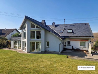 Großzügiges, gepflegtes Zwei-/ Dreifamilienhaus in ruhiger Waldrandlage von Wilnsdorf-Gernsdorf!
