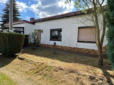 Schöner und massiver Wochenendbungalow in super Lage
