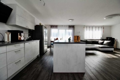 Neuwertige helle 3-Zimmer Wohnung (96m²) mit Panoramablick in Lonsee