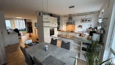 Stilvolle, 3,5-4,5 Zimmer-Wohnung mit Balkon und EBK in Holzgerlingen