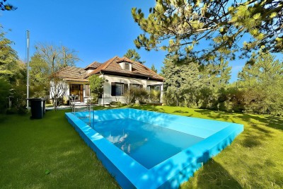 DER NÄCHSTE SOMMER KOMMT BESTIMMT - ca. 1.036 m² GFL - ca.100 m² WFL - 5 Zimmer - POOL - Garage - absolute Ruhelage - Potential zum Selbstgestalten