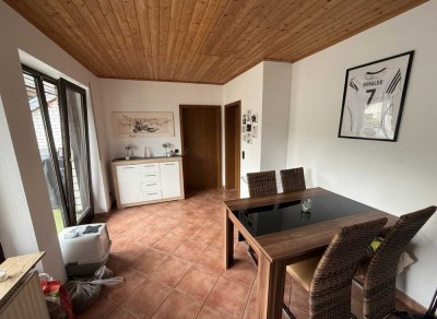 Attraktive und neuwertige 2-Raum-DG-Wohnung mit gehobener Innenausstattung mit Einbauküche in Siegen