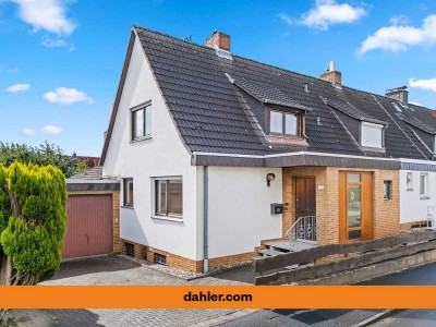 Reihenendhaus mit großer Garage und schönem Garten in ruhiger Lage im Forstfeld.