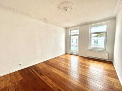 Altbaucharme in Stadtfeld-Ost – Stilvolle 3-Zimmer-Wohnung mit Stuck & Parkett