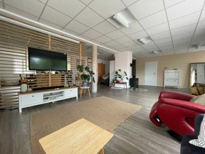 Helle, großzügige 2-Zimmer-WWohnung mit vielseitig nutzbarer Außenfläche in Buchenberg