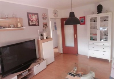 2 Zi. Wohnung zu vermieten. 58 qm, Wannenbad, Balkon und Einbauküche. 1. OG in ruh. Haus in Echtz.