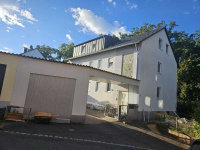 Charmante 3-Zimmer Dachgeschosswohnung, frisch renoviert in Roßtal