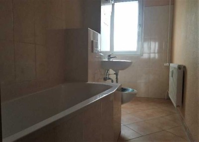 Familienglück: 3-Raum mit Balkon und Wanne