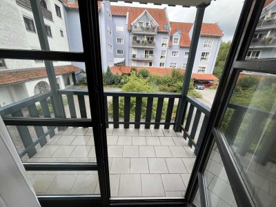 Stilvolle 2-Raum-Hochparterre-Wohnung mit Balkon und EBK in Straubing