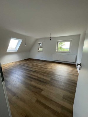 helle Wohnung mit Balkon in Denkendorf