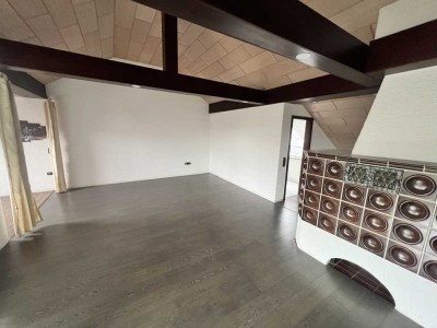 Großzügiger Bungalow mit Einliegerwohnung und Wohnkomfort auf drei Ebenen.