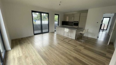 6-ZI-WOHNUNG MIT GR. TERRASSE*BALKON*RUHIGE GRÜNLAGE*NAHE SPIELPLATZ