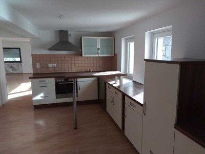 Geräumige 4-Zimmer Wohnung mit Balkon in Großenlüder