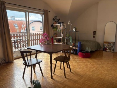 Geförderte 1-Zimmer Altbauwohnung mit Einbauküche