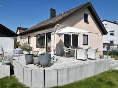 Sonnenverwöhntes EFH mit großer Terrasse und ELW