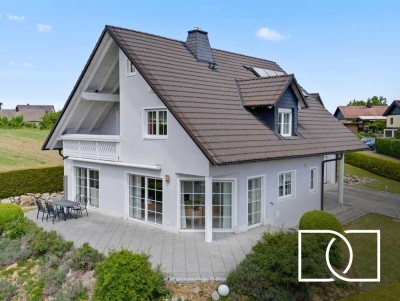 Fernblick & Luxus pur! Hochwertiges Anwesen mit tollem Garten, Traumterrasse und ELW nahe Bayreuth