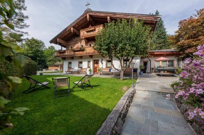 Traditionelles Bauernhaus mit drei Wohnungen im Zentrum von Going am Wilden Kaiser,