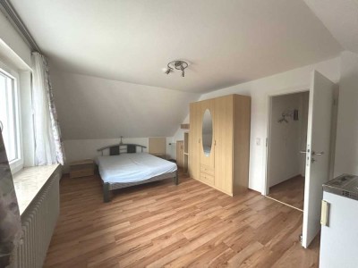 7200 - 1-Zimmer-Apartment mit Pantryküche, Tageslichtbad und Stellplatz!