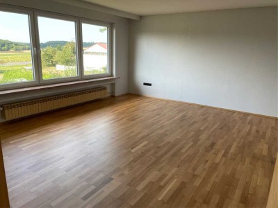 Top-sanierte 5 Zimmerwohnung mit tollem Blick ins Grüne