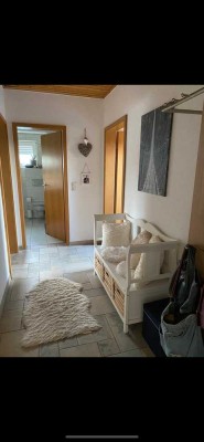 Geschmackvolle 3,5 Zimmer Wohnung mit Loggia und Einbauküche in Kleinostheim
