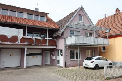 Großz. 3-Zi-Wohnung / eigenes Haus im Haus