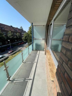 IN RENOVIERUNG | 2 Zimmer Wohnung | Balkon | Wannenbad mit Fenster