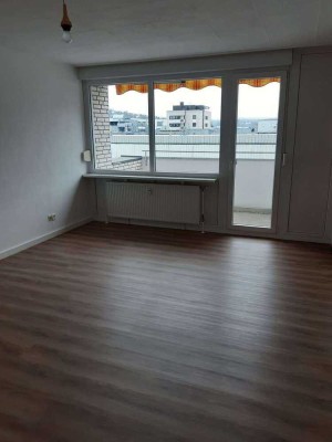 Zentrale schöne, helle Wohnung mit Balkon