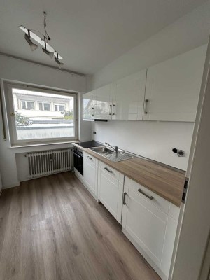 Sanierte 3Zimmer mit EBK und Balkon und Garten