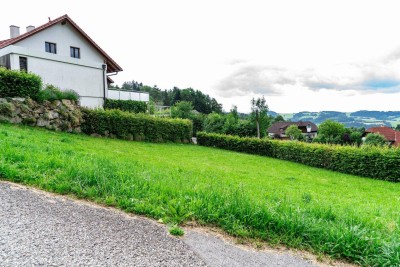 Idyllische Lage, exklusive Wohnqualität – 3-Zimmer-Wohnung mit Balkon, Parkplatz und Tiefgarage in Waxenberg!