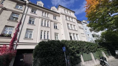 4-Zimmer-Hochparterrewohnung mit Balkon in München-Sendling!