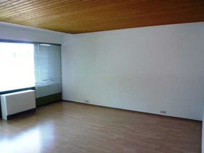 1 Zimmer Wohnung mit Kitchenette, Balkon und KFZ-Aussenstellpletz