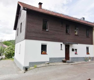 Einfamilienhaus mit Garage, Kamin & Pool in Waldrandlage: Reihenendhaus in Witzschdorf bei Chemnitz