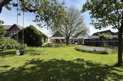 *** WEDOW *** Freistehendes EFH mit Wintergarten, Kamin & Garten!