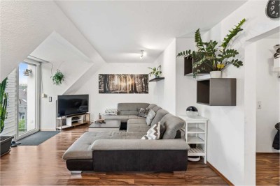 Wohnglück unterm Dach – charmante DG-Wohnung mit Studio, Balkon und TG-Stellplatz in Top Lage