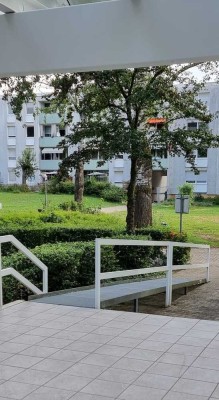 Schöne 4 ZKB Wohnung ca. 100qm, 3 Balkone, Toller Fernblick vom obersten Stockwerk + Garage