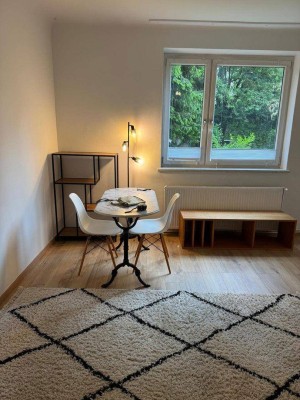 Frisch sanierte Innenhof Garconniere mit Gartenblick beim Yppenplatz