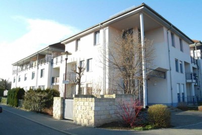 Terrassenwohnung mit Gartenanteil, hellem Wohnzimmer und TG-Stellplatz