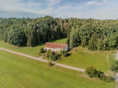 Hofstelle mit diversen Landwirtschaftsflächen / Kauf gegen Gebot