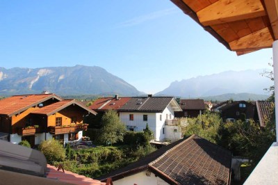 Hochwertige 3-Zi-DG-Whg. mit herrlichem Bergblick