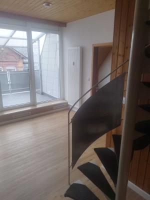 Frisch sanierte 4-Zimmer-Dachgeschosswohnung mit Einbauküche und sonniger Loggia