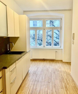Helle Altbauwohnung mit neuen Fenstern in gutem Zustand in der Barnabitengasse - Nähe Mariahilf!