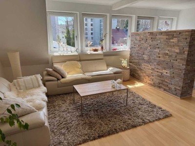 Lichtdurchflutete Dachgeschosswohnung mit Balkon