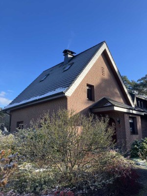 Helle 3-Zimmer-Wohnung mit Kachelofen, Terrasse und Doppelgarage in Sennestadt