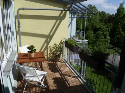 Helle 2-Zimmer-Wohnung mit Balkon in ruhiger, grüner Lage